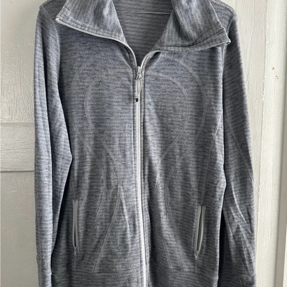 Gray Lululemon Women 8 Zip-Up Jacket
